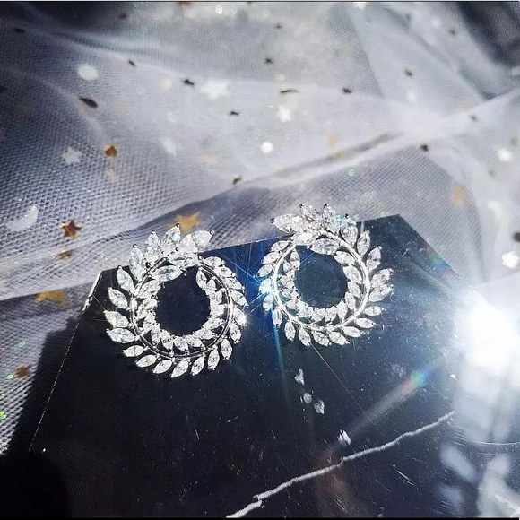 Leafy Collection Clear Crystal Hoop Drop Dangle Pin Earrings - Picture 12 of 13